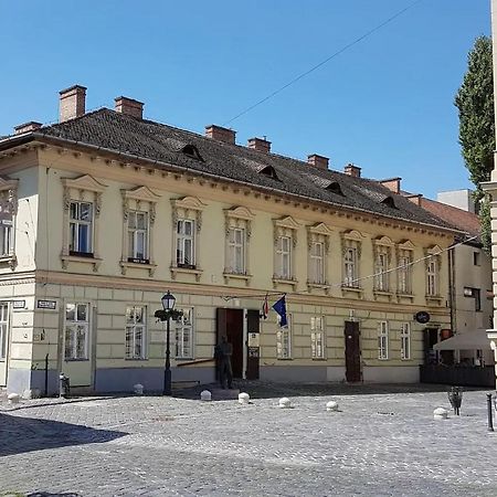 부다페스트 Stylish Historic Flat For 4 In Heart Of Oldbuda 아파트 외부 사진