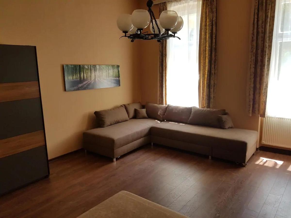 Stylish Historic Flat For 4 In Heart Of Oldbuda 부다페스트 외부 사진