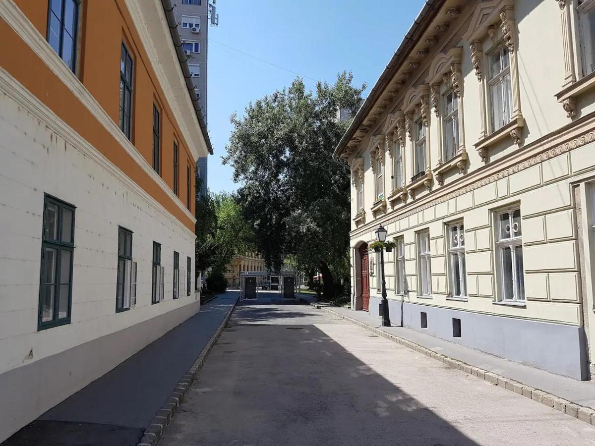 Stylish Historic Flat For 4 In Heart Of Oldbuda 부다페스트 외부 사진