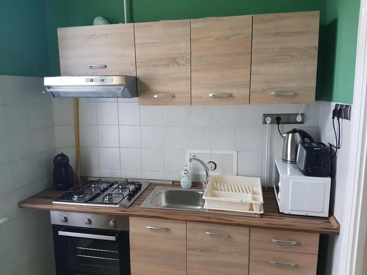 Stylish Historic Flat For 4 In Heart Of Oldbuda 부다페스트 외부 사진