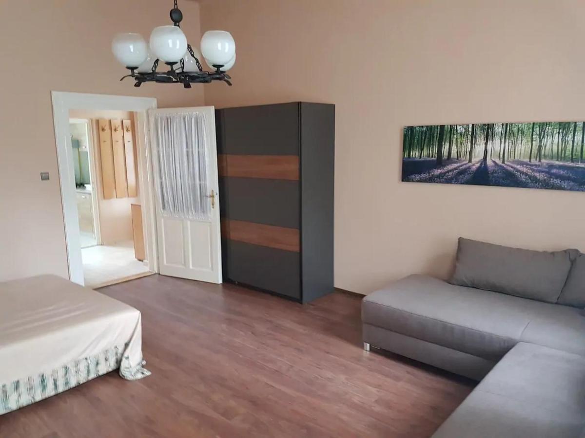 Stylish Historic Flat For 4 In Heart Of Oldbuda 부다페스트 외부 사진