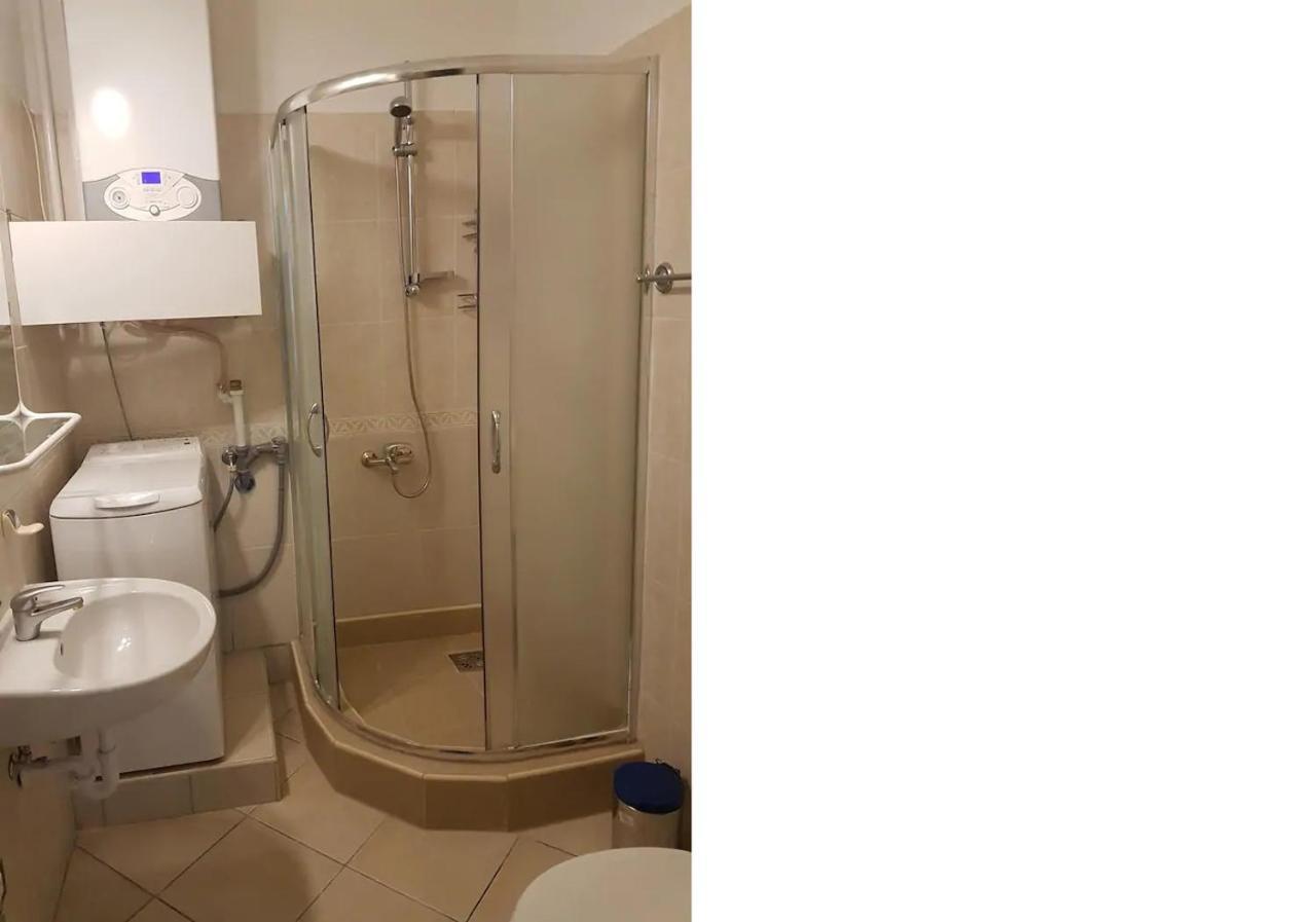 Stylish Historic Flat For 4 In Heart Of Oldbuda 부다페스트 외부 사진