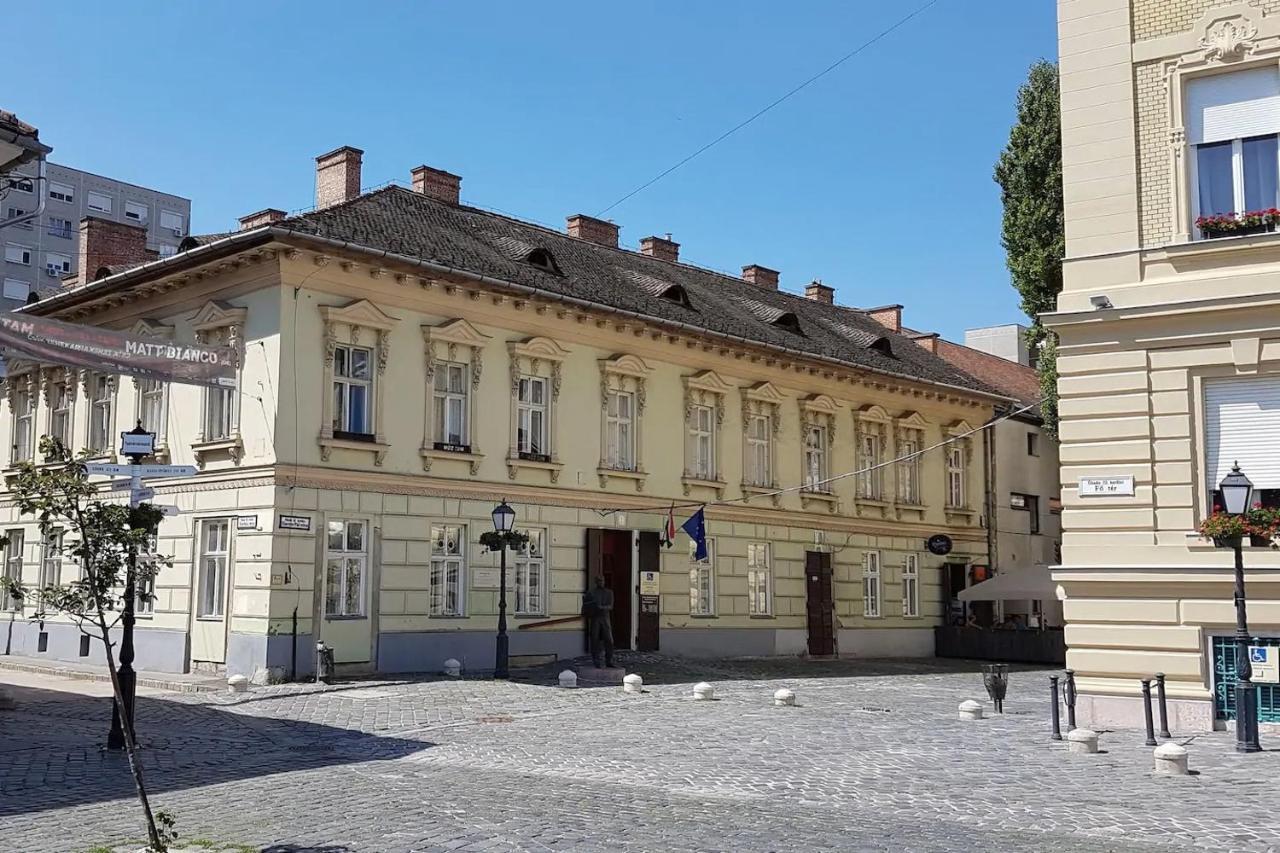 부다페스트 Stylish Historic Flat For 4 In Heart Of Oldbuda 아파트 외부 사진